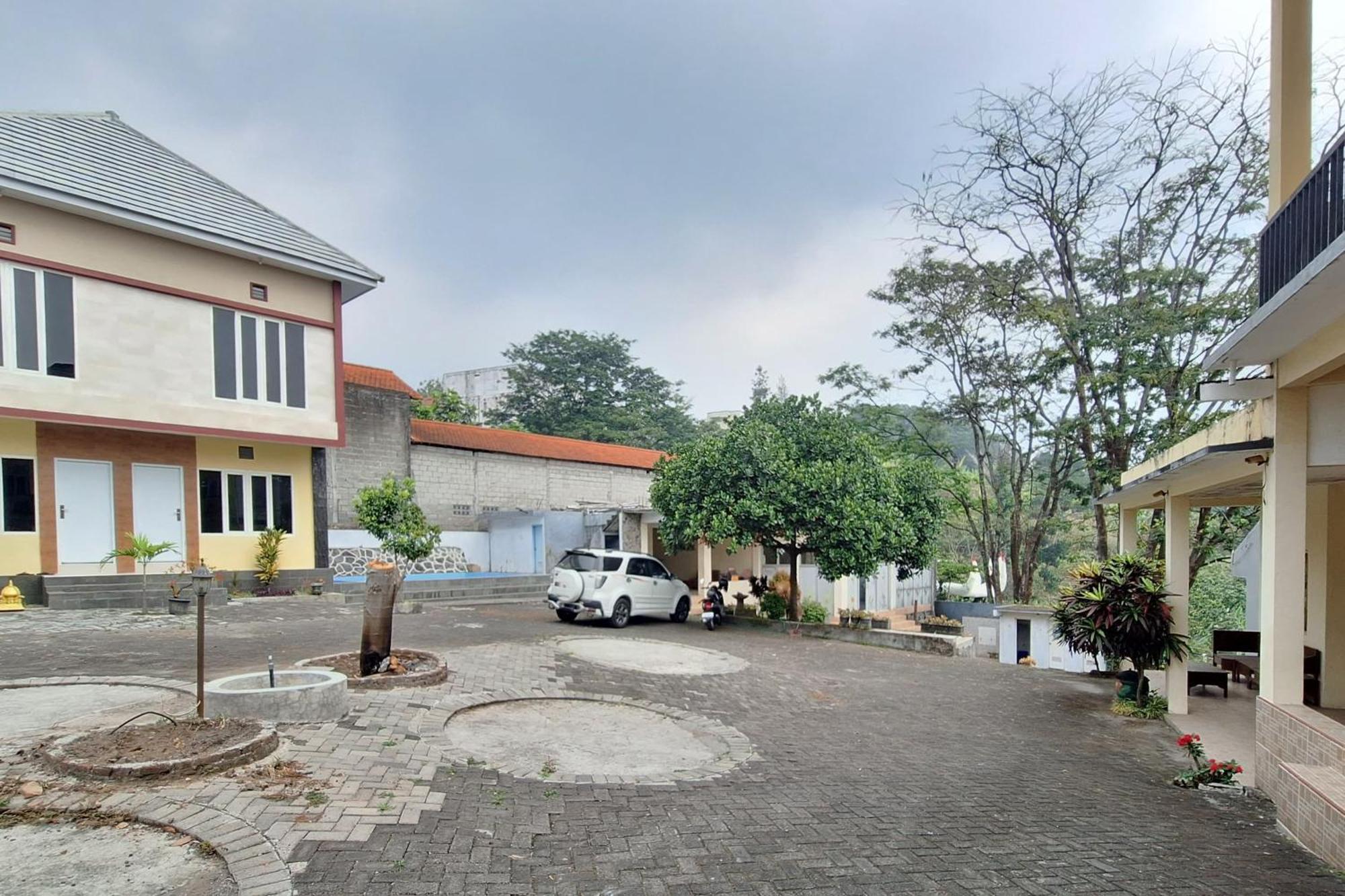 Villa Bukit Bunga Syariah Redpartner Pacet Mojokerto المظهر الخارجي الصورة